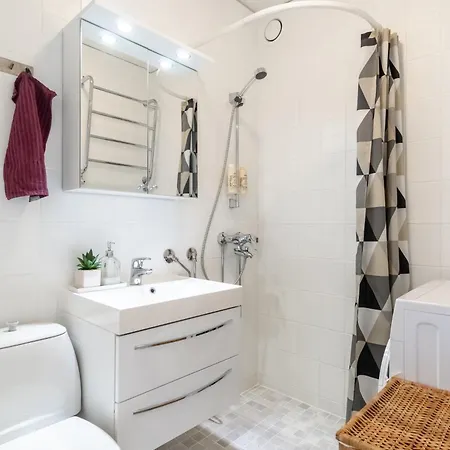 Cozy Two-room In A Location In Pasila 아파트 헬싱키