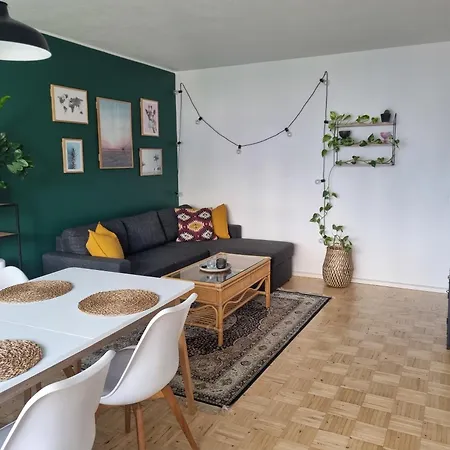 Cozy Two-room In A Location In Pasila 아파트